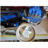 Image 3 : Golf bag and cart
