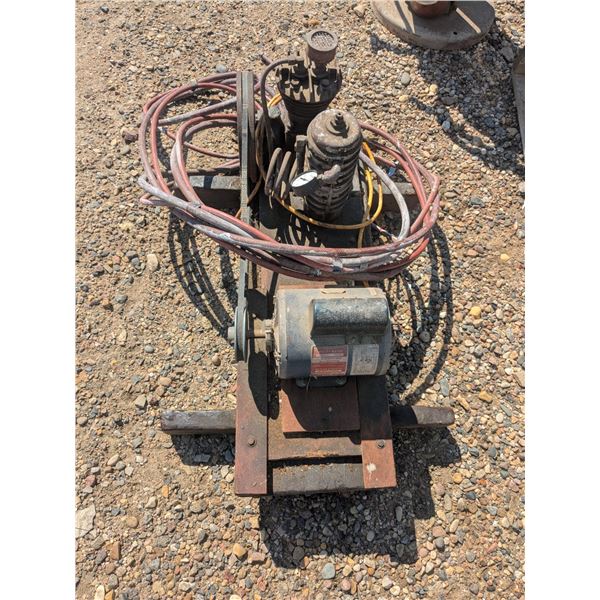 Electric paint sprayer, with hose