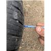 Image 3 : 1 tire on rim, 5 bolt Pontiac, 205/55R16