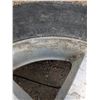 Image 4 : 1 tire on rim, 5 bolt Pontiac, 205/55R16