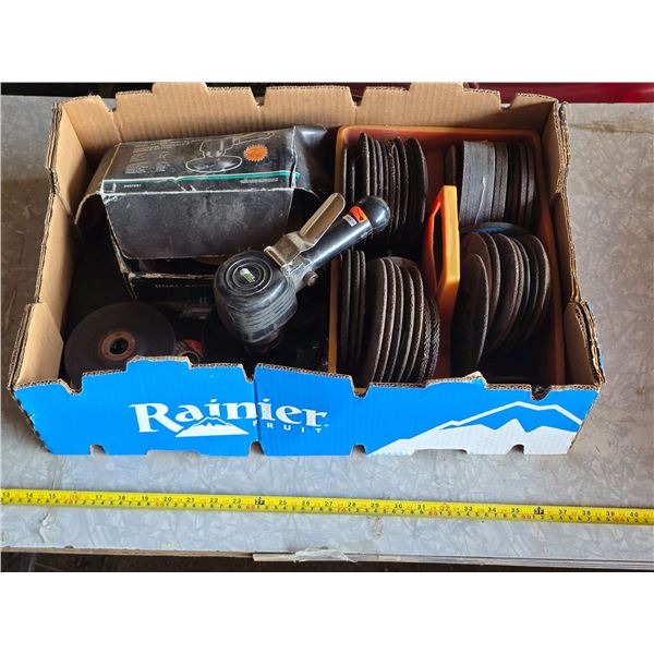 Orbit sander and grinding wheels