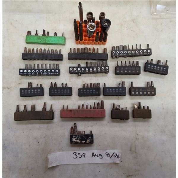Assorted screw driver bits