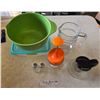 Image 1 : Household items