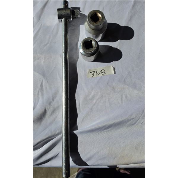 Socket and socket wrench