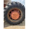 Image 9 : 2470 case tractor- runs and drives, extra tires with it