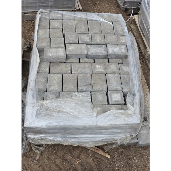 Pallet of stone bricks- 7.5" by 4.5" and 4.5" by 4.5"