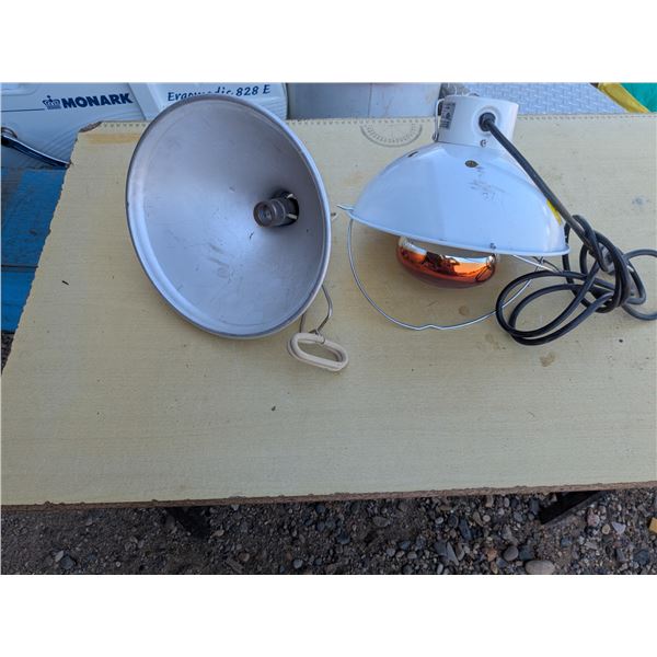2 Heat lamps