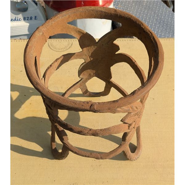 Cast Iron plant stand, 9" inside diameter