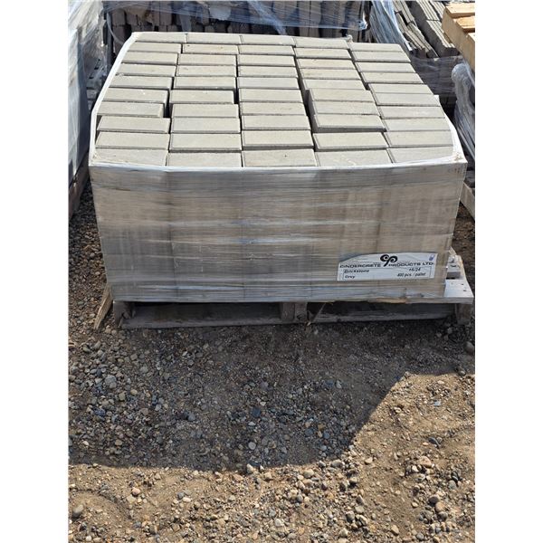 Pallet of bricks- 8" by 4"- approx 400 pieces