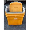 Image 1 : (4) 68L Rubbermaid Totes