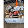 Image 1 : Pallet of various mechanical parts and pieces