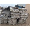 Image 2 : pallet of siding, and pieces, 2 colors