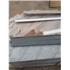 Image 3 : pallet of siding, and pieces, 2 colors
