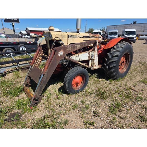 Case 730 tractor c/w front end loader- no bucket