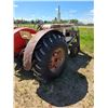 Image 5 : Case 730 tractor c/w front end loader- no bucket