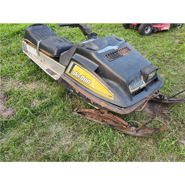 Skidoo 440 TNT Everest - has compression