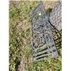 Image 2 : cast iron garden décor - 48"x16"