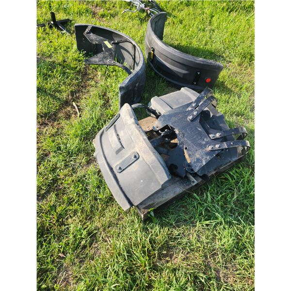 tractor/implement fenders