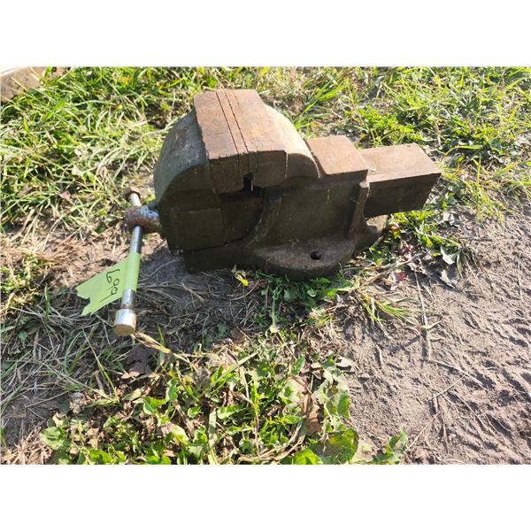 bench vise - jaw 4-1/2" wide