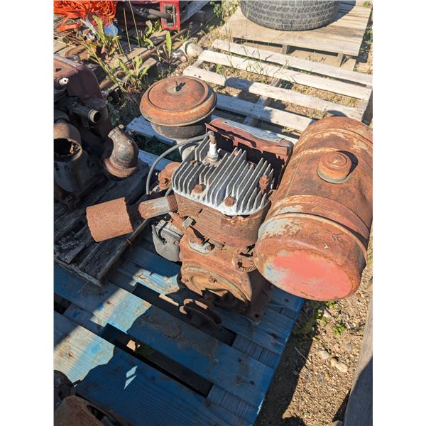 Vintage small engine, "Wisconson Motor Corporation", for parts or repair