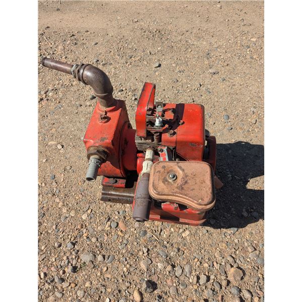 Vintage briggs and stratton water pump, good compression