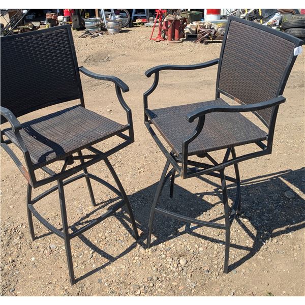 2 swivel patio chairs, 30" seat