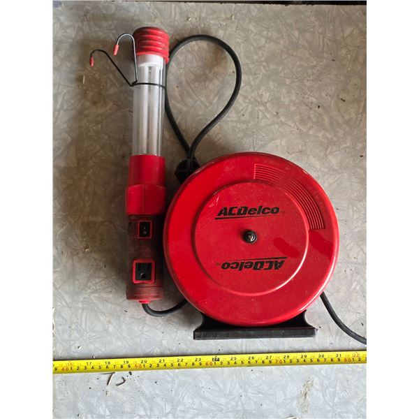 Wind up extension cord and light