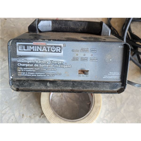 Motomaster small 12V smart charger
