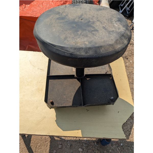 round mechanic stool on wheels, no adjustment