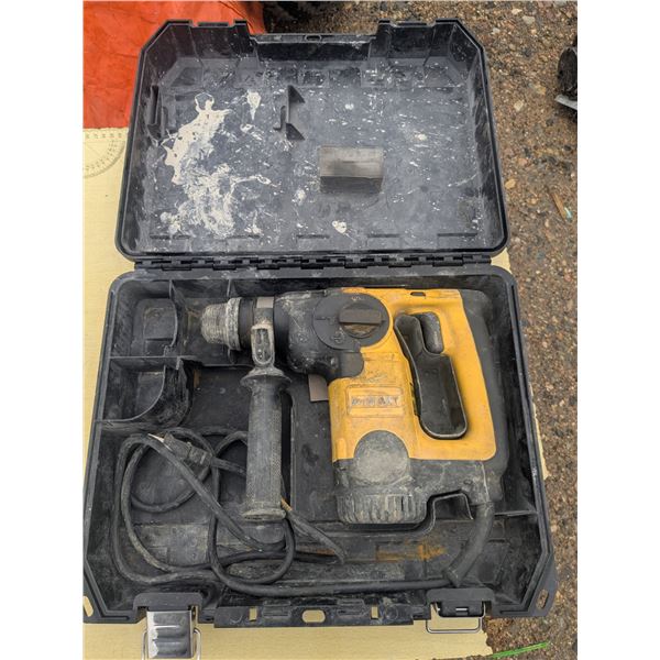 Dewalt - Corded rotary hammer/hammer drill with plastic case, tested-works