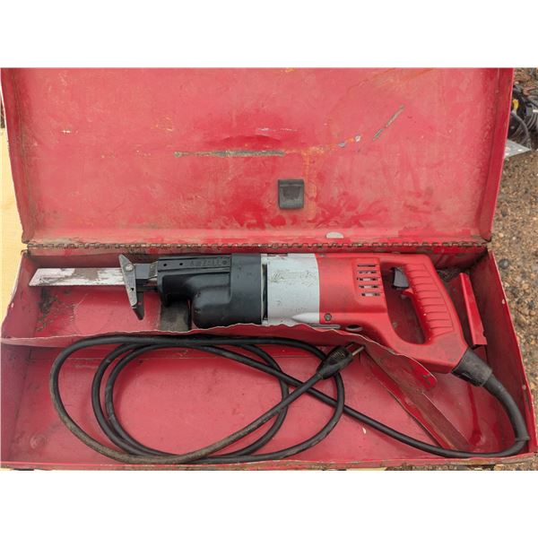 Milwaukee  - Corded sawzall, with metal case, Tested-works