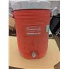 Image 1 : Rubbermaid water jug