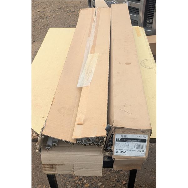 T5 bulbs, 4', 2 boxes