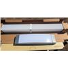 Image 1 : 4' Fluorescent fixture, with 2' LED light