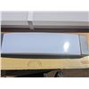 Image 2 : 4' Fluorescent fixture, with 2' LED light