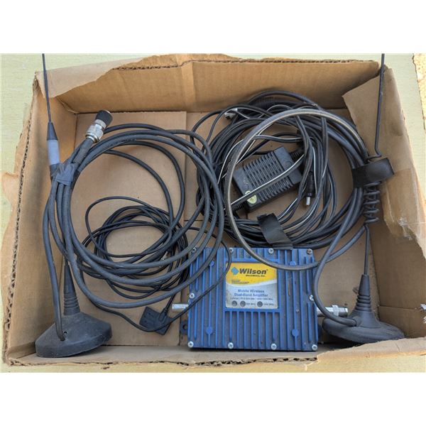 Dual band mobile amplifier for cell phones