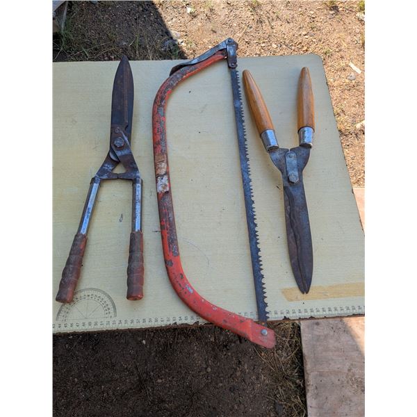 2 hedge shears with 24" saw