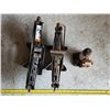Image 1 : 2 jack stands and bottle jack