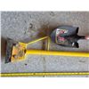 Image 2 : Metal scrapper and shovel