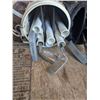 Image 3 : 2 golf bags with clubs