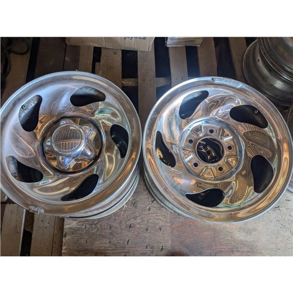 4 chrome rims. R16, 5 bolt ford, with 1 hub cap