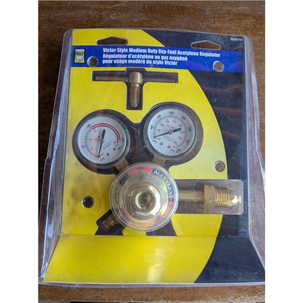 New in package acetylene regulator