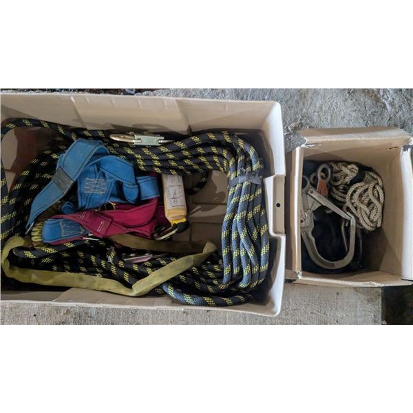 Safety harness and rope set, in plastic bin