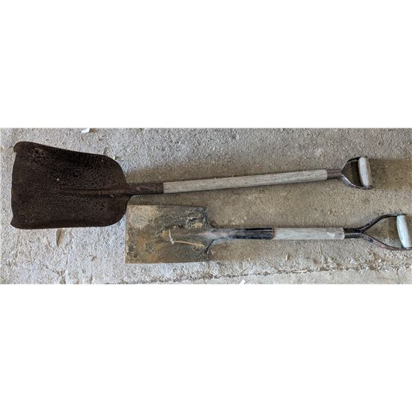 Short handle shovels