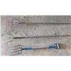Image 1 : Hay fork, garden fork, leaf rake