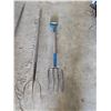 Image 3 : Hay fork, garden fork, leaf rake