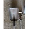 Image 3 : Grain scoop, 10" scoop, square end spade