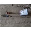 Image 1 : Grain shovel with trenching spade