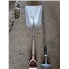 Image 2 : Grain shovel with trenching spade