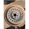 Image 2 : 4- 14" rims, 5 bolt